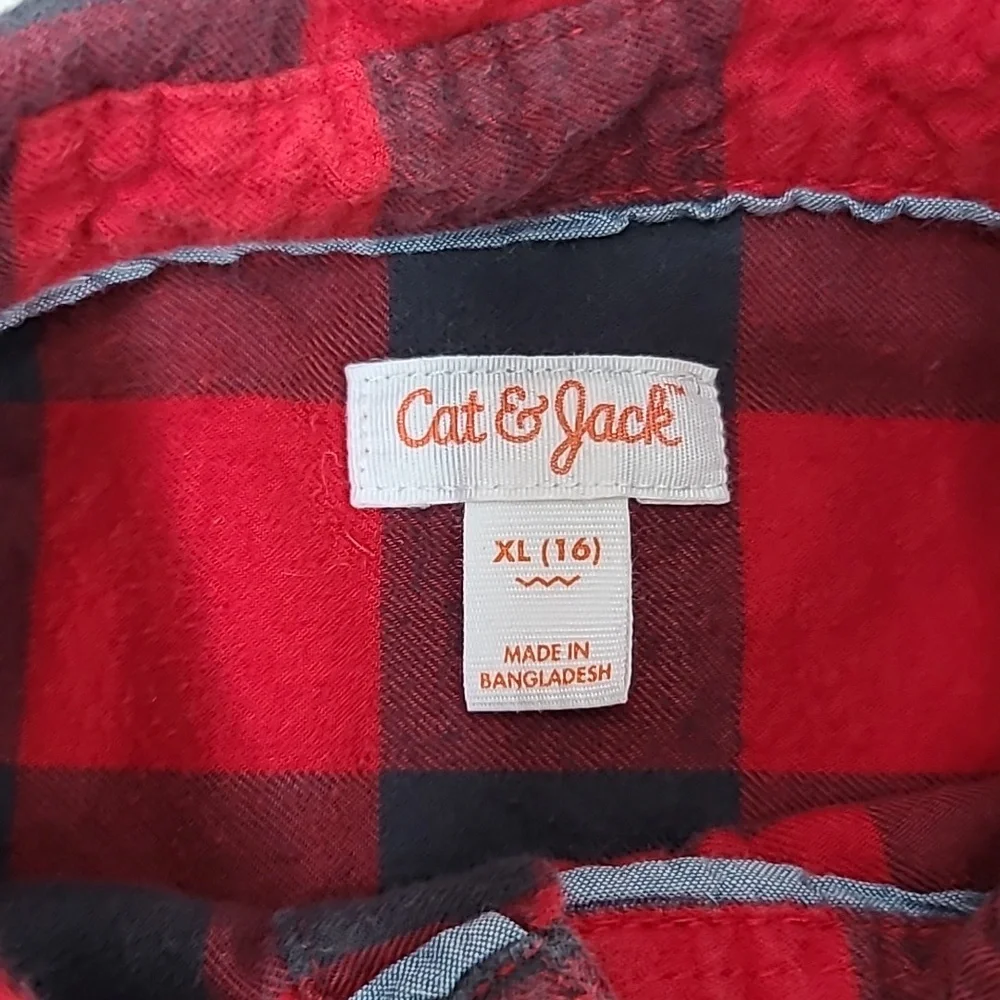 Cat & Jack Boys' Long Sleeve Flannel Button-Down Shirt in Red/Black Size XL/16